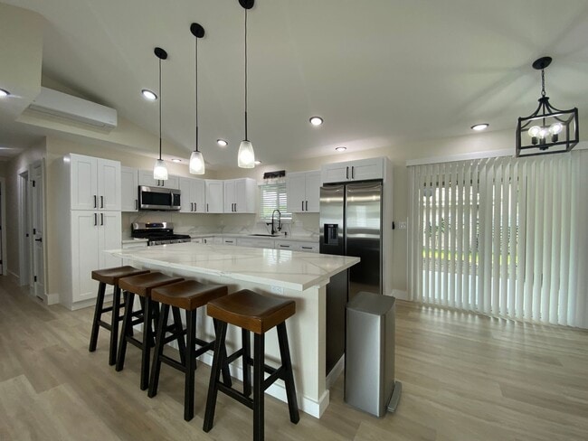 Building Photo - Move-In Ready 3-Bed, 2-Bath Home in Ainaloa – AC, Garage & Wi-Fi Included