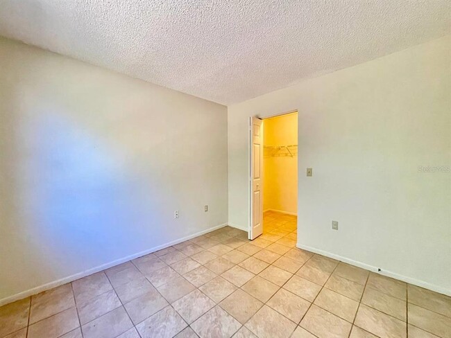 Building Photo - 2625 Narcissus Dr