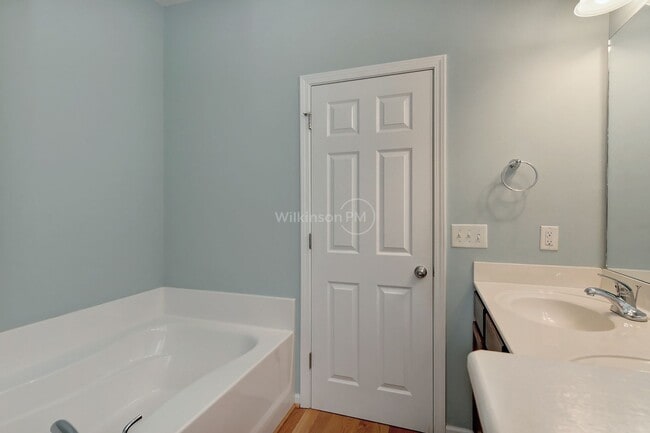 Building Photo - Big & Nice 3Br/2.5Bth Townhome in Steele Creek by Harris Teeter Shopping Center