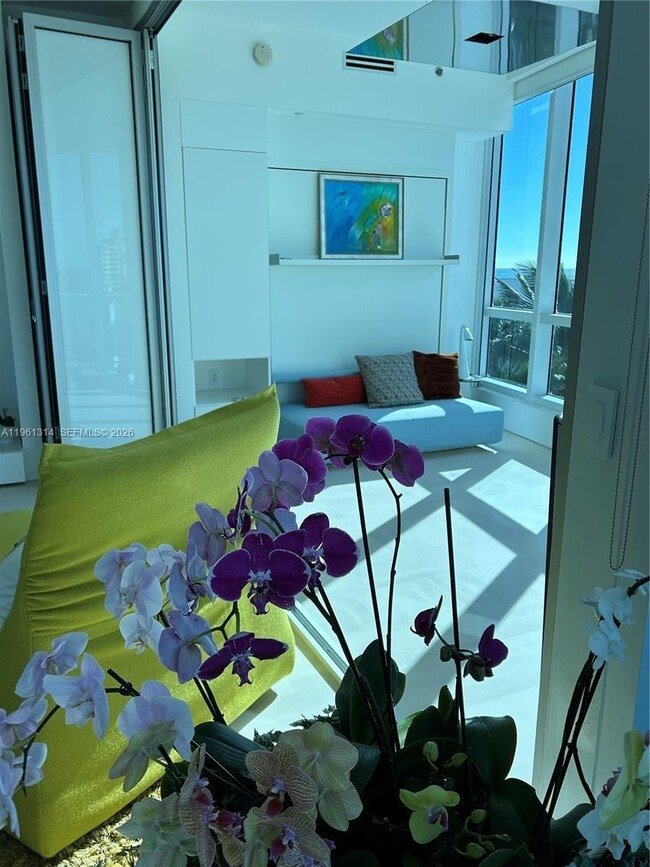 Building Photo - 100 South Pointe Dr