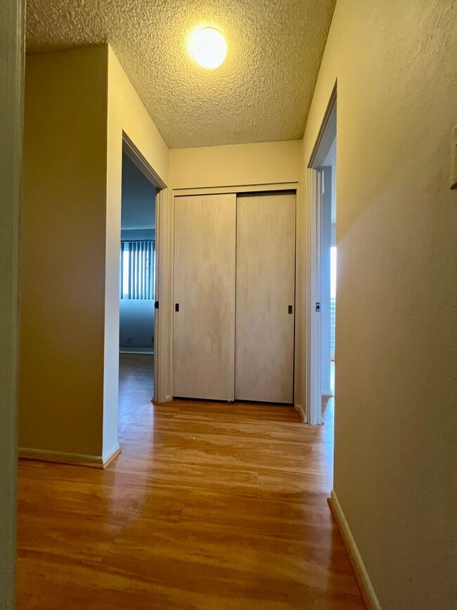 Building Photo - Spacious & Desirable 4/2/2 Single Family H...