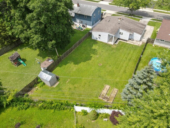 Building Photo - 3840 Homecomer Dr