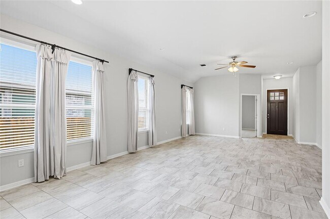 Building Photo - 5925 Malta Cir