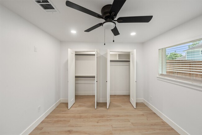 Building Photo - 9323 Portal Dr