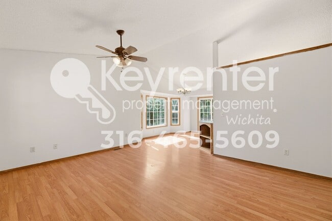 Building Photo - 827 S Sunset Cir