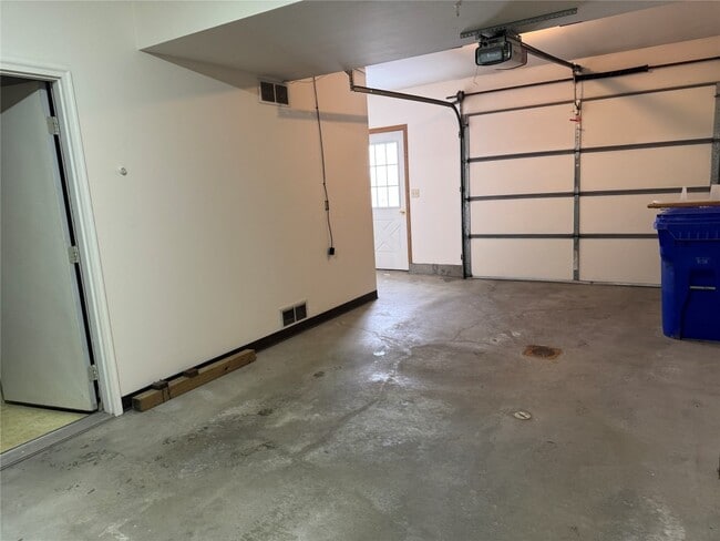 Building Photo - 4024 Canterbury Dr