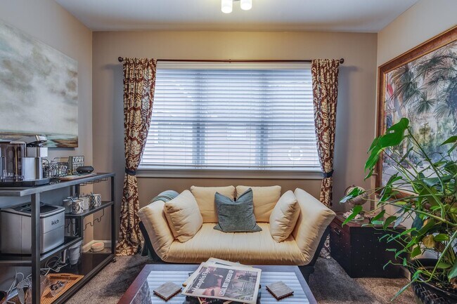 Building Photo - 1986 Eastend Dr