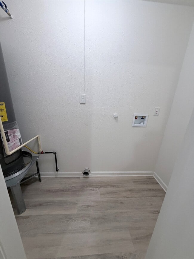 Building Photo - 5451 Oriole St