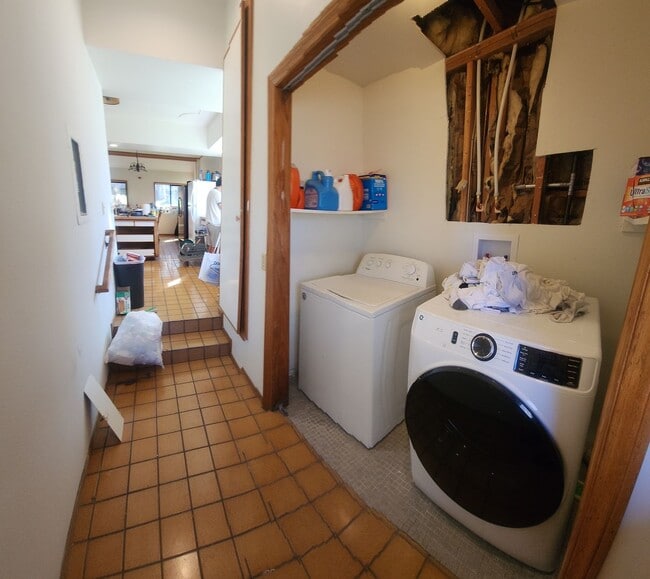 Building Photo - Bigger than average home in SLO! Lots of space!