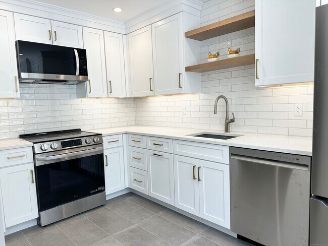 Building Photo - 130 Fillow St