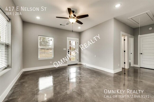 Building Photo - 417 E Nelson St