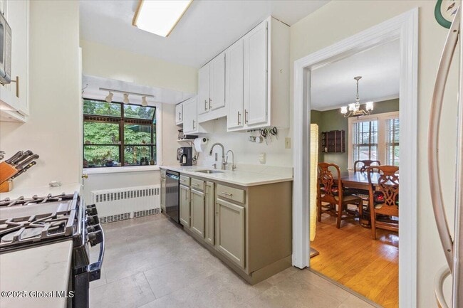 Building Photo - 73 Oakwood St