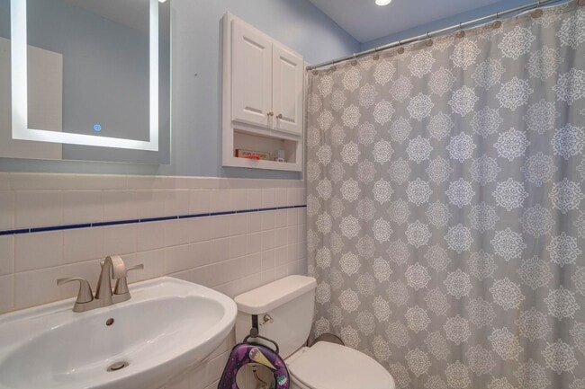 Building Photo - 202 Fincastle Dr