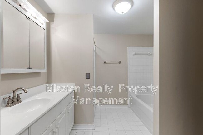 Building Photo - 301 Beacon Ridge Dr