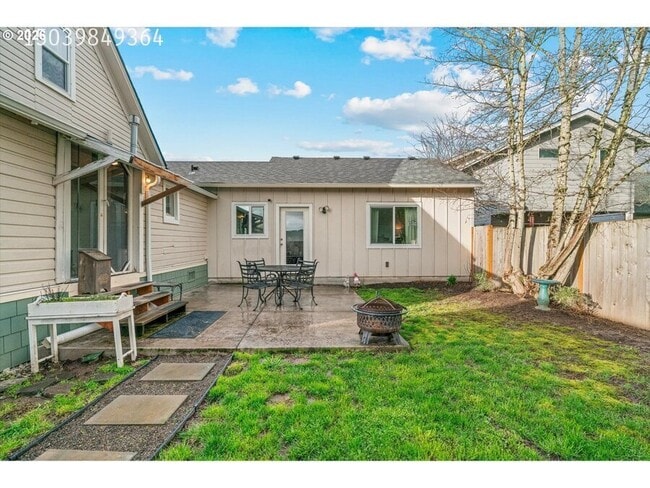 Building Photo - 310 N School St