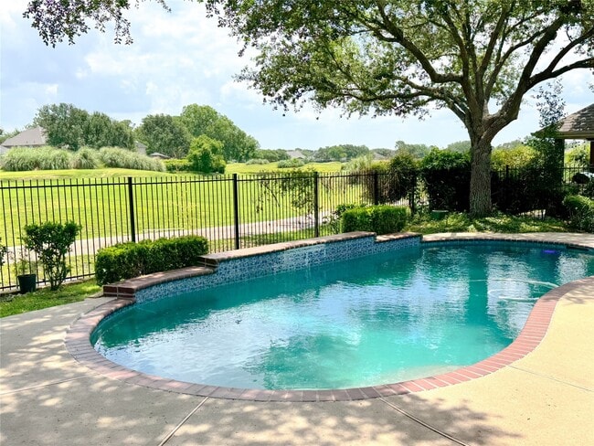 Building Photo - 2111 Blue Water Bay Dr