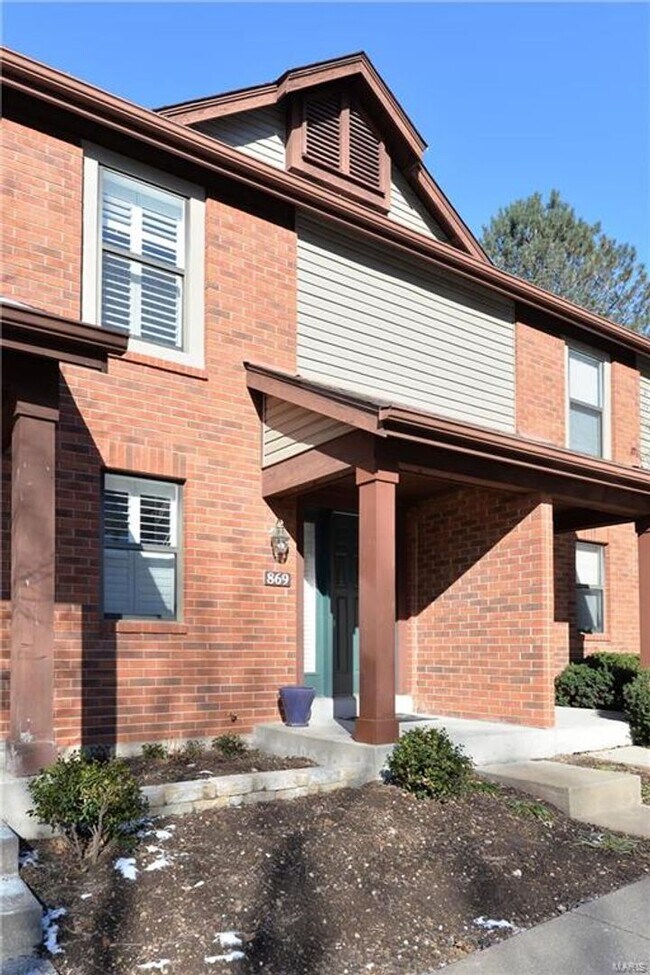 Building Photo - 869 Forest Trace Dr