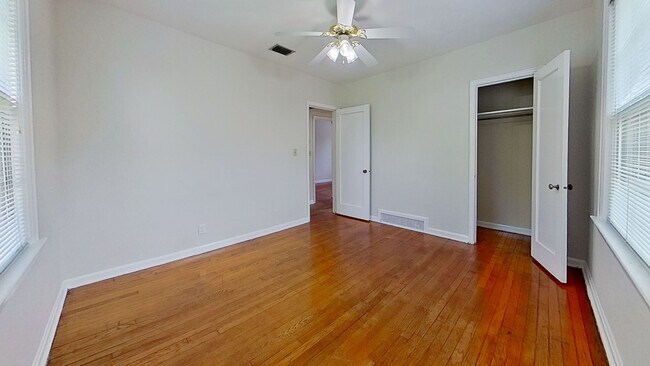 Building Photo - 1245 Belmont Terrace