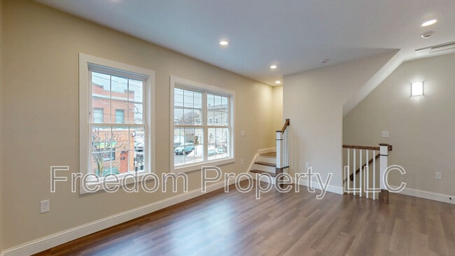 Building Photo - 130 Center St