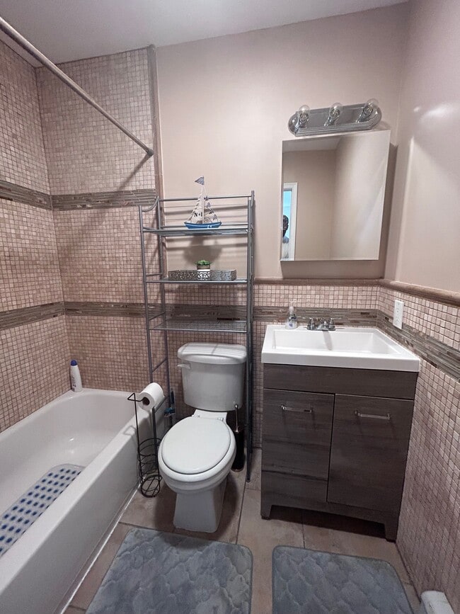 Building Photo - 42 Ella St