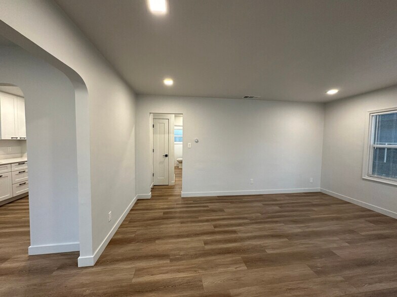 Building Photo - 2030 S 400 E