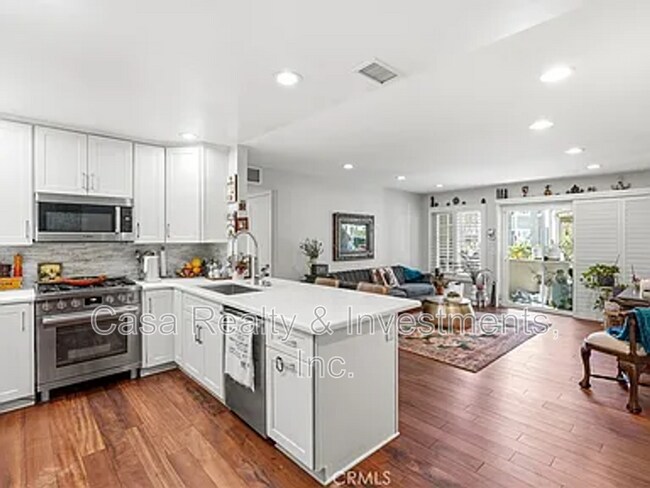 Building Photo - 3860 Amberly Dr