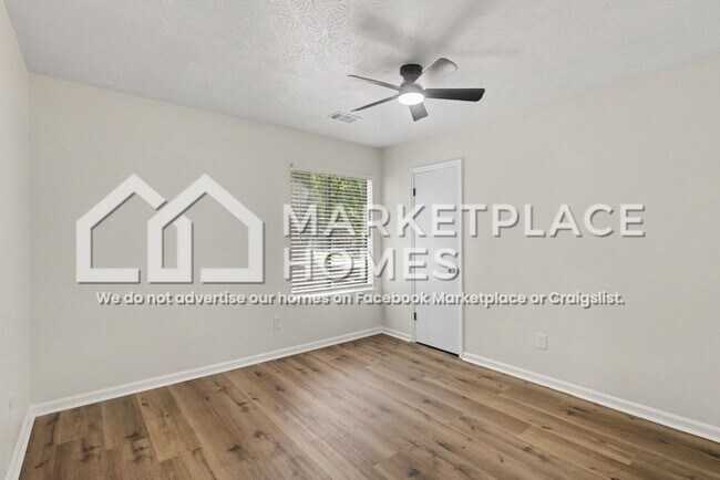 Building Photo - 9011 Homewood Dr