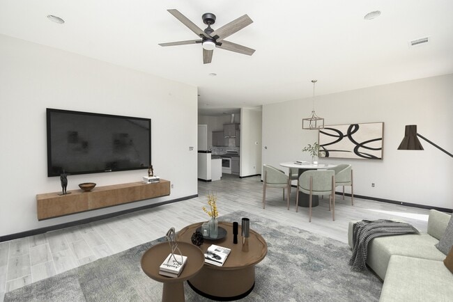 Building Photo - 209 Silverleaf Rd