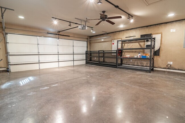 Building Photo - 5914 Llano Ct