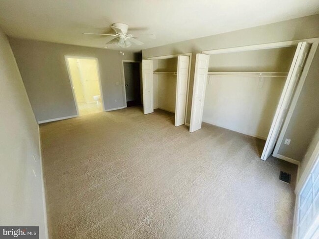 Building Photo - 711 Yorktown Blvd