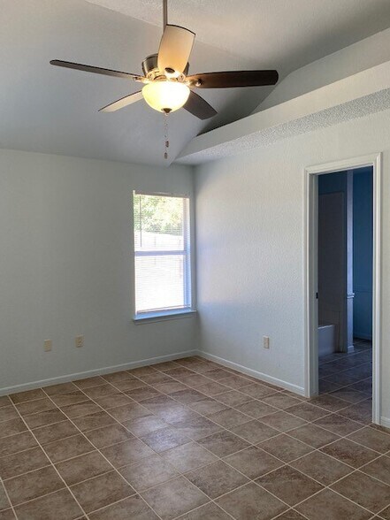 Building Photo - 305 Bronc Dr