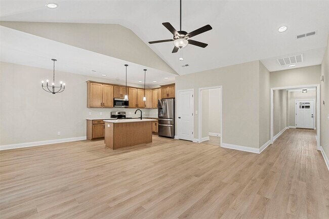 Building Photo - 1156 Shallowford St