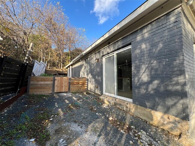 Building Photo - 3310 Hycreek Dr