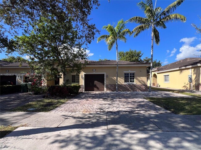 Building Photo - 3353 NE 11th Dr