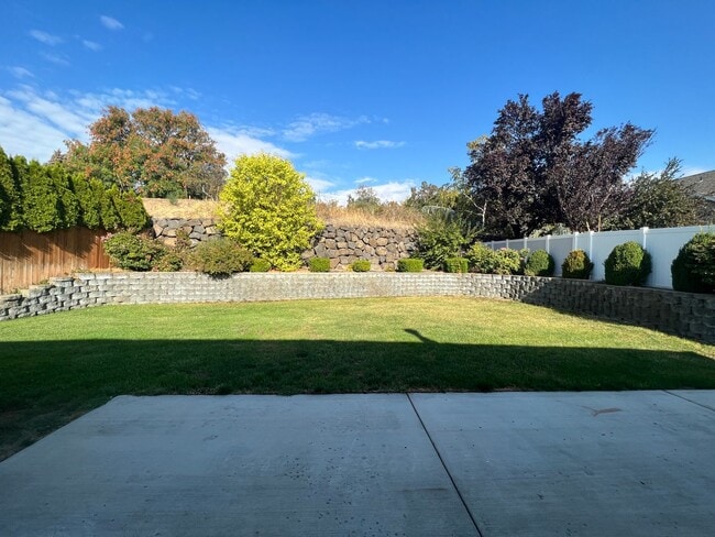 Building Photo - 8707 MacLaren Ave