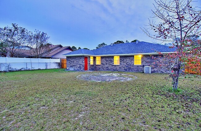 Building Photo - 705 Edgewood Ct