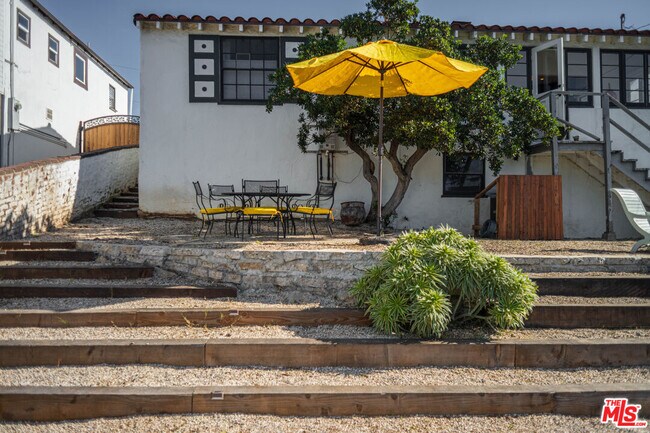 Building Photo - 6101 S Mansfield Ave