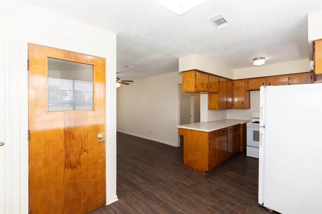 Building Photo - 306 Virginia Dr