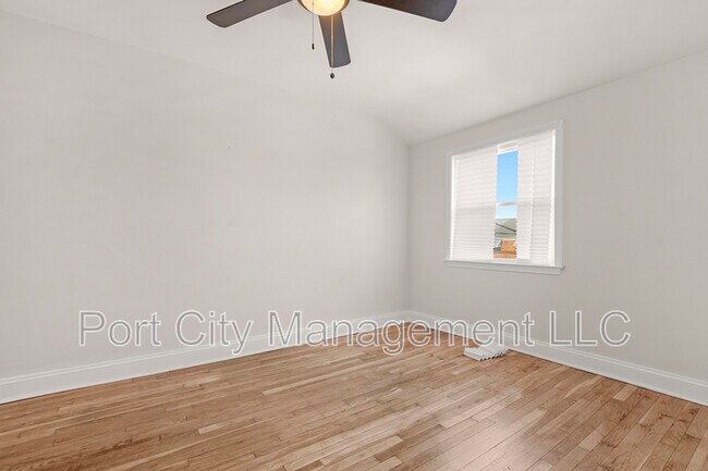 Building Photo - 832 N Marlyn Ave