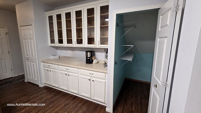 Building Photo - 3BR 2BA End unit Townhome in Stillwater - ...