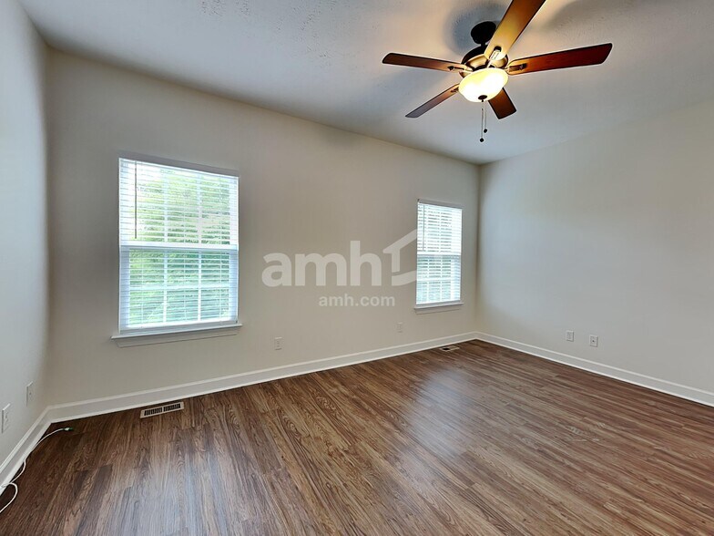 Building Photo - 6457 Sunnywood Dr
