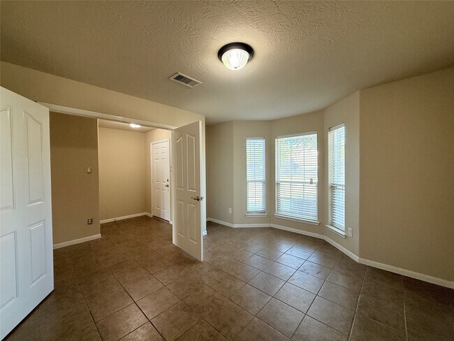 Building Photo - 246 Golden Grain Dr