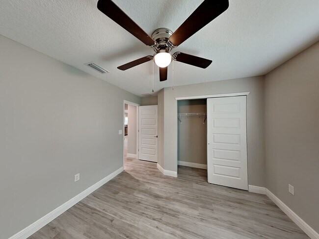 Building Photo - 7867 N Manville Rd