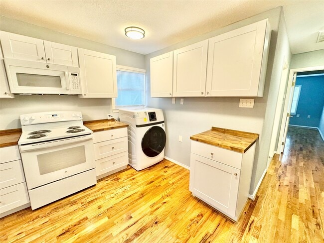 Building Photo - 6203 Heards Ln