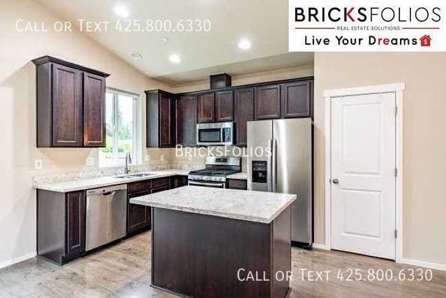 Building Photo - 4-bedroom Lynnwood gem near shops and rest...