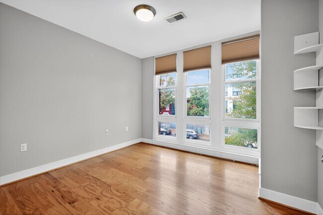 Building Photo - [1 Month Rent Free] Chic 1-Bedroom Condo in Columbia Heights