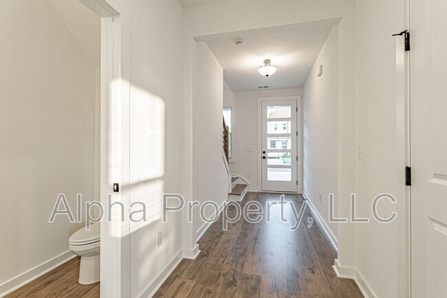 Building Photo - 1239 Westgate Vlg Dr