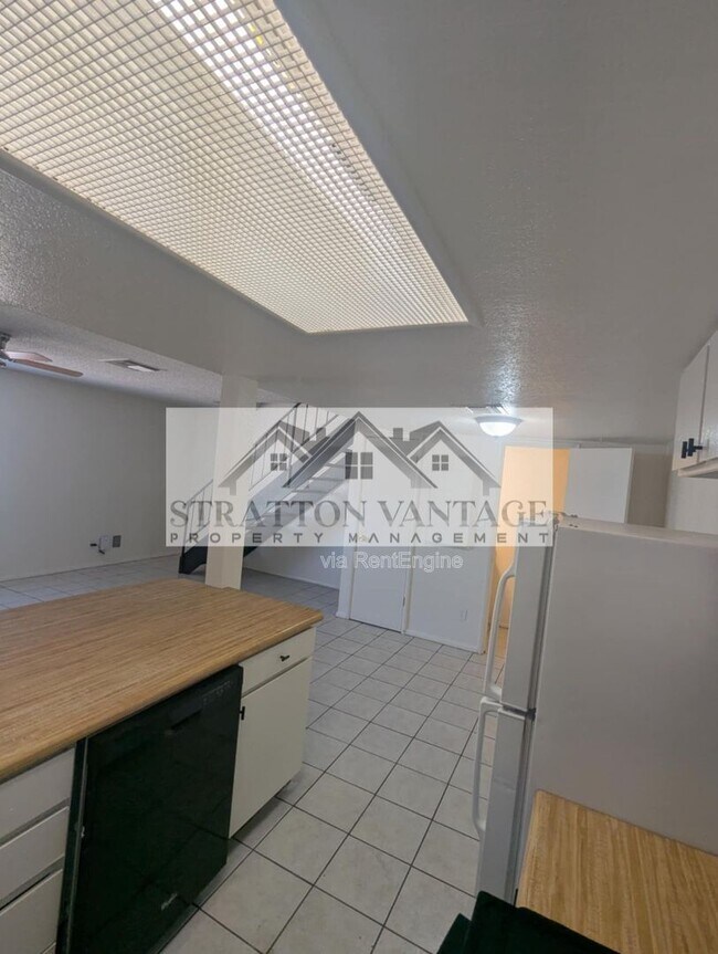 Building Photo - 545 W 16th Ave