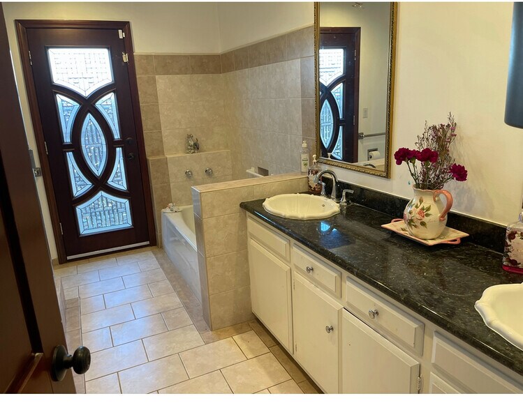 Building Photo - 17220 Ballinger St