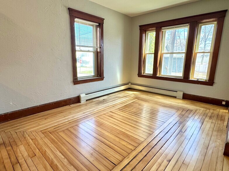 Building Photo - 70 Edwards St